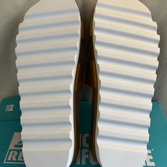 Reef Women's Cushion Vista Hi Platform Sandals White Size 9 - Picture 4 of 5
